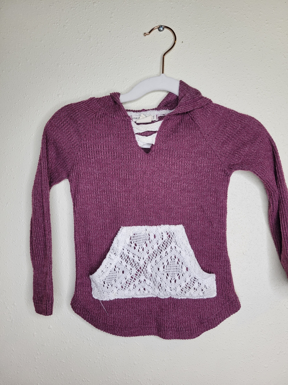 Girls Plum V-Neck Hooded Sweater with White Lace Pocket